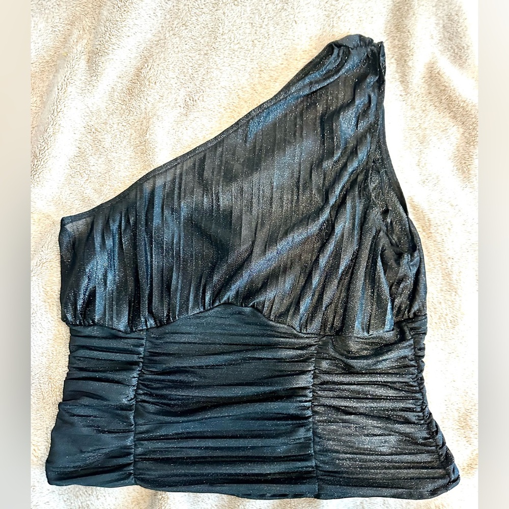 By Anthropologie One-Shoulder Ruched Shimmer Top | Black | Size L